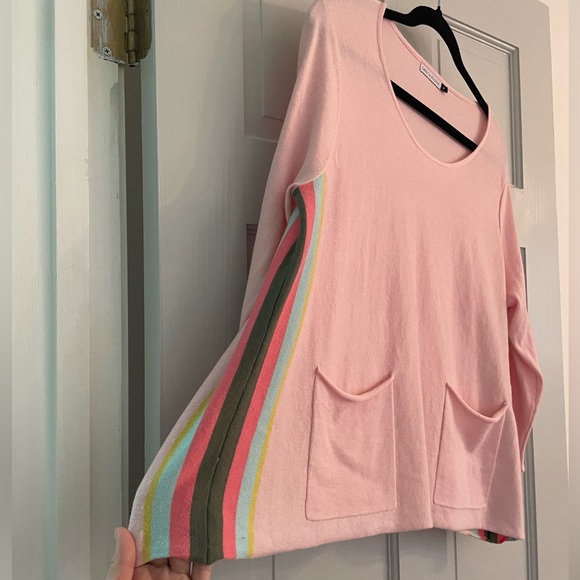Like new petal pink Zaket & Plover Side Stripe crewneck sweater size medium - Picture 3 of 9